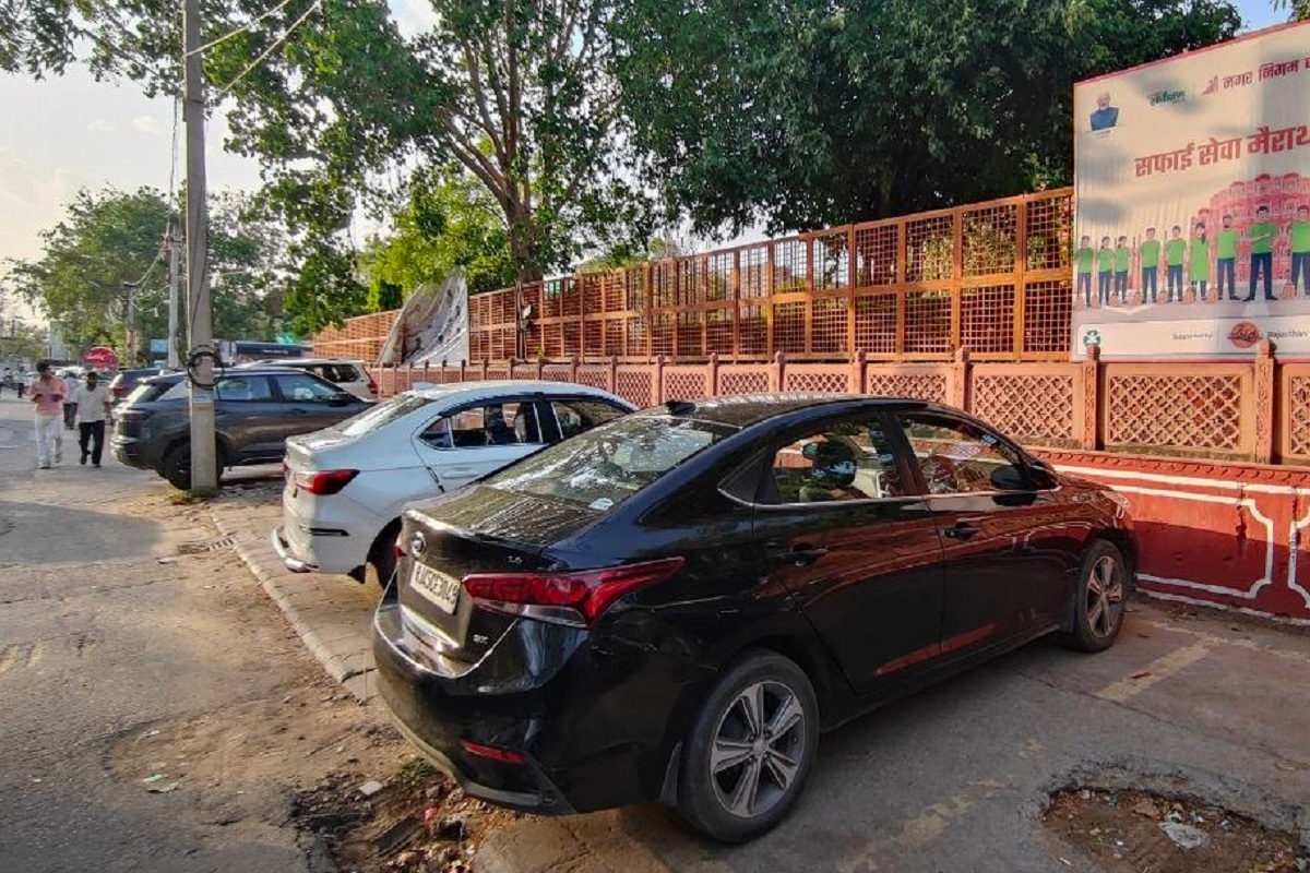 आईपीएल मैच के दौरान नगर निगम की पार्किंग में अवैध वसूली, चौपहिया वाहन के 40 की जगह 300 रुपए ले रहे | Illegal Collection Of Parking For Ipl Matches Ipl Tickets Black Market