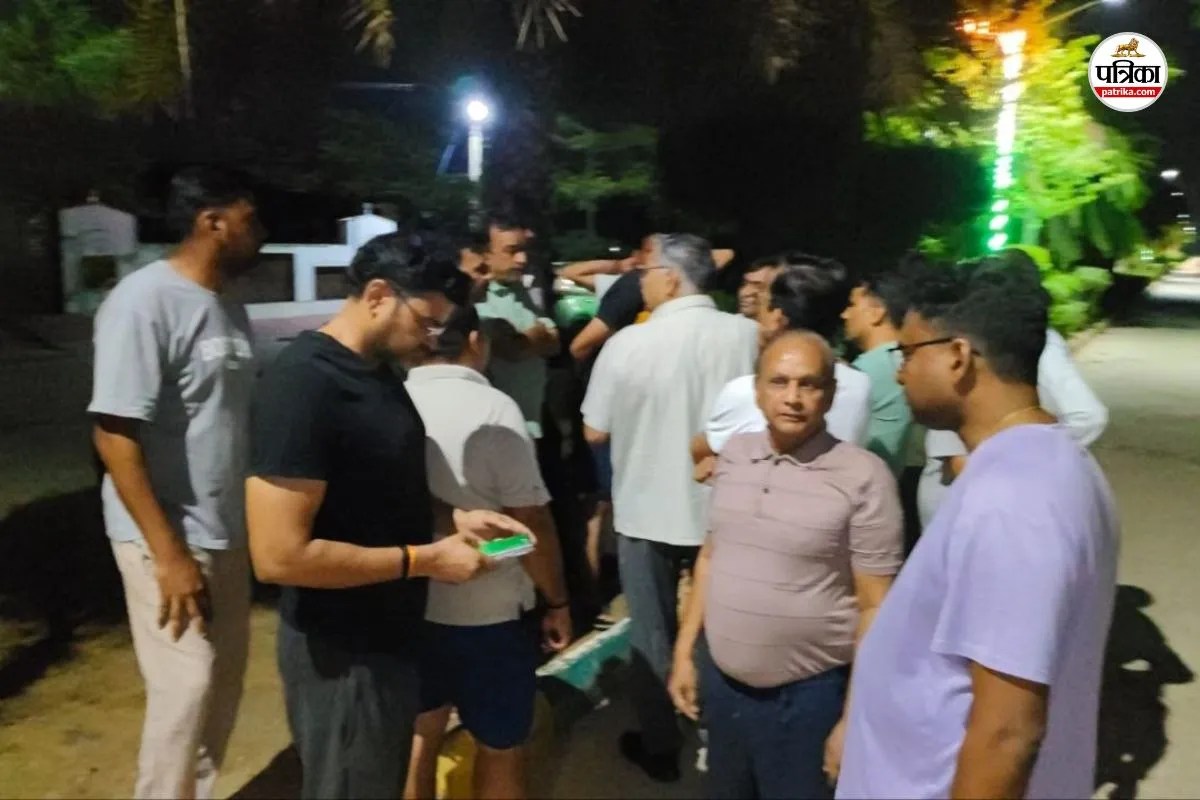 Bharatpur : पुलिस अधिकारी पर बड़ा आरोप, बैडमिंटन खेल रही महिलाओं को फेंकी नंबर लिखी चिट | Bharatpur Police Officer Serious Allegation Women Playing Badminton Thrown Numbers Written Chits