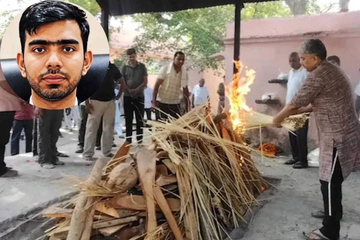 जज सुसाइड केस: अलवर में पिता ने रोते हुए दी मुखाग्नि, आखिर क्यों पत्नी-बच्चे अंतिम संस्कार में नहीं पहुंचे? | Judge Aman Sharma Suicide Case Father Performs Last Rites In Alwar Why Wife And Children Did Not Attend