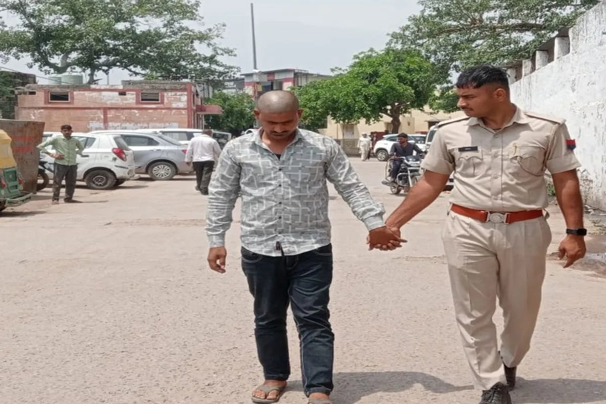 घर के बाहर लडक़ी पर फायरिंग करने का आरोपित गिरफ्तार | Man Arrested For Firing At Girl Outside Home