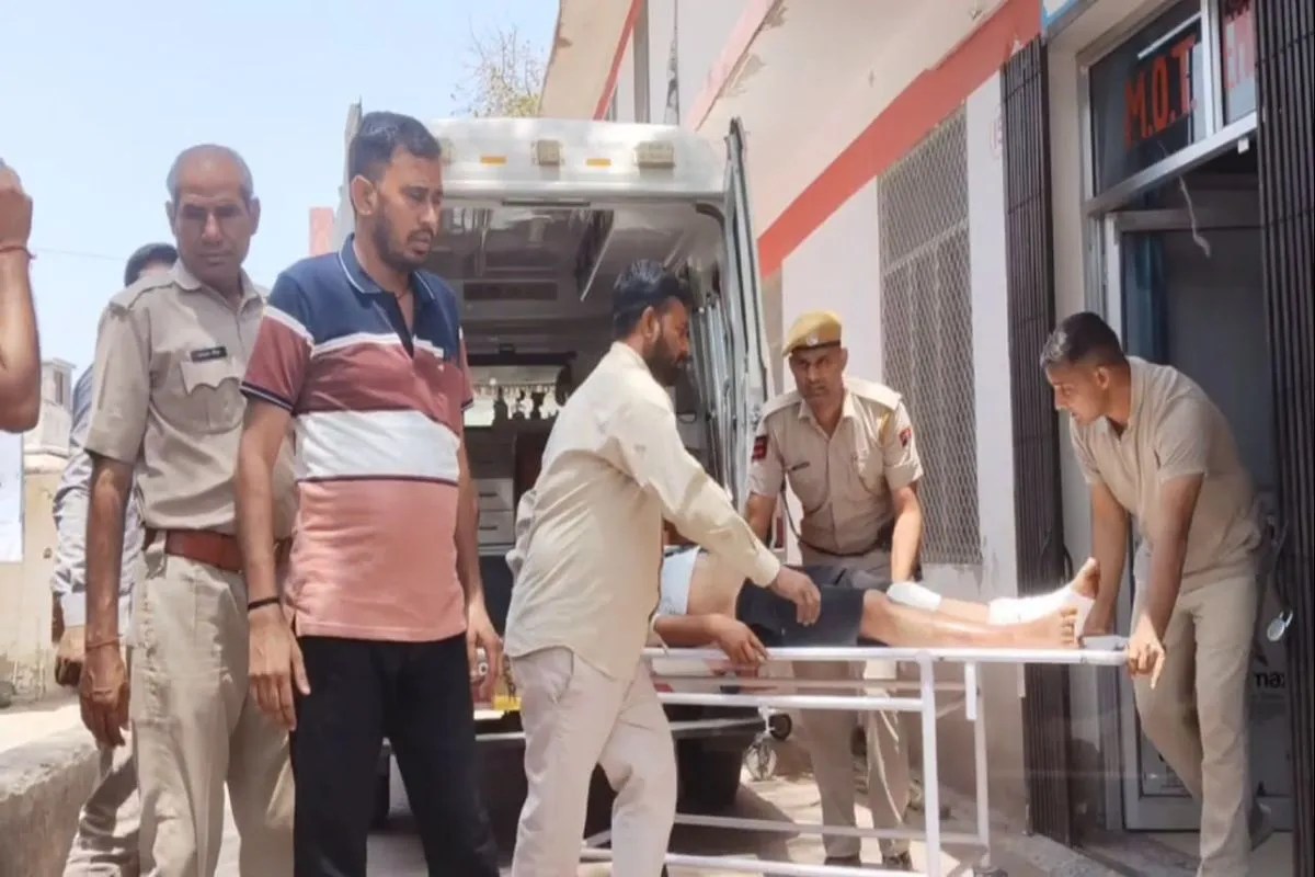 Alwar: पुलिस की दबिश पर मंदिर की छत से लगाई छलांग, दो आरोपी गंभीर रूप से घायल | Alwar Pulis Ki Dbish Pr Mndir Ki Chht Se Lgaii Chhlang Do Aaropi Gnbhir Rup Se Ghayl