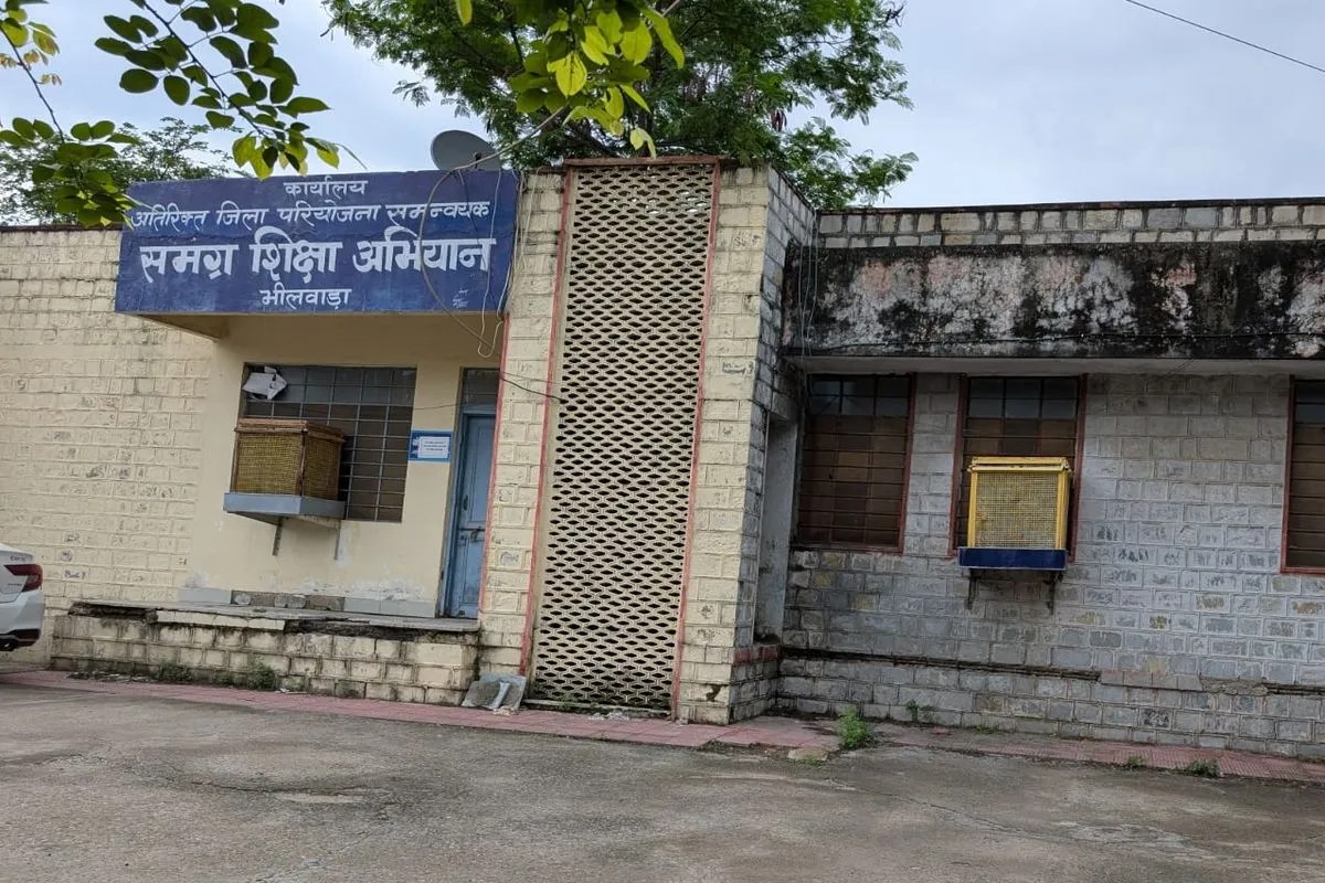 शिक्षा विभाग में लेटलतीफी और कामचोरी पर लगाम: सीट से गायब मिले तो खैर नहीं | Shiksha Vibhag Men Letltiphi Aur Kamchori Pr Lgam Sit Se Gayb Mile To Khair Nhin