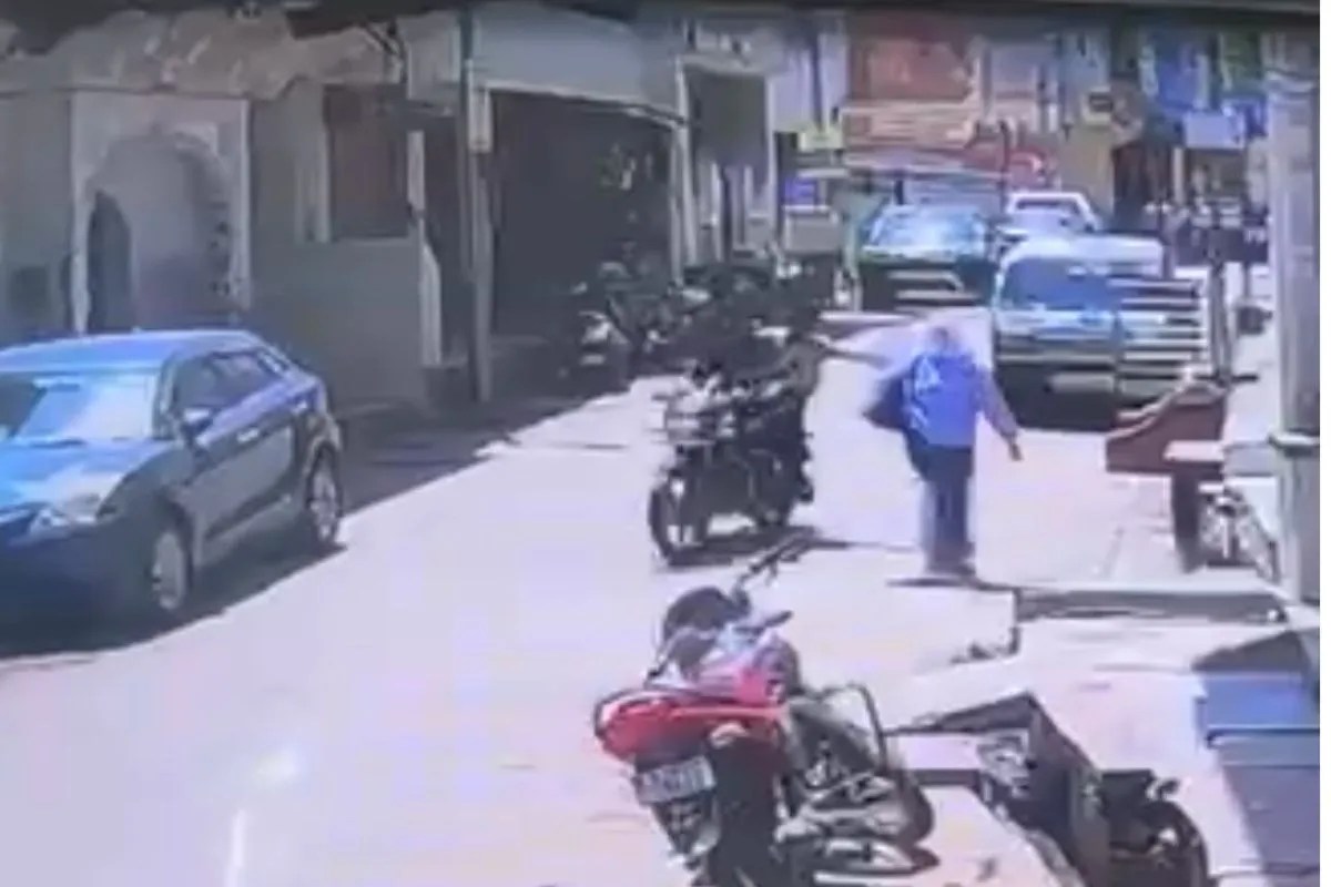 Ajmer Crime: जयपुर के बाद अब अजमेर में दिनदहाड़े युवती से छेड़छाड़! वीडियो वायरल होते ही मचा हड़कंप | Attempted Molestation Of Young Woman In Broad Daylight In Pushkar Ajmer Video Goes Viral